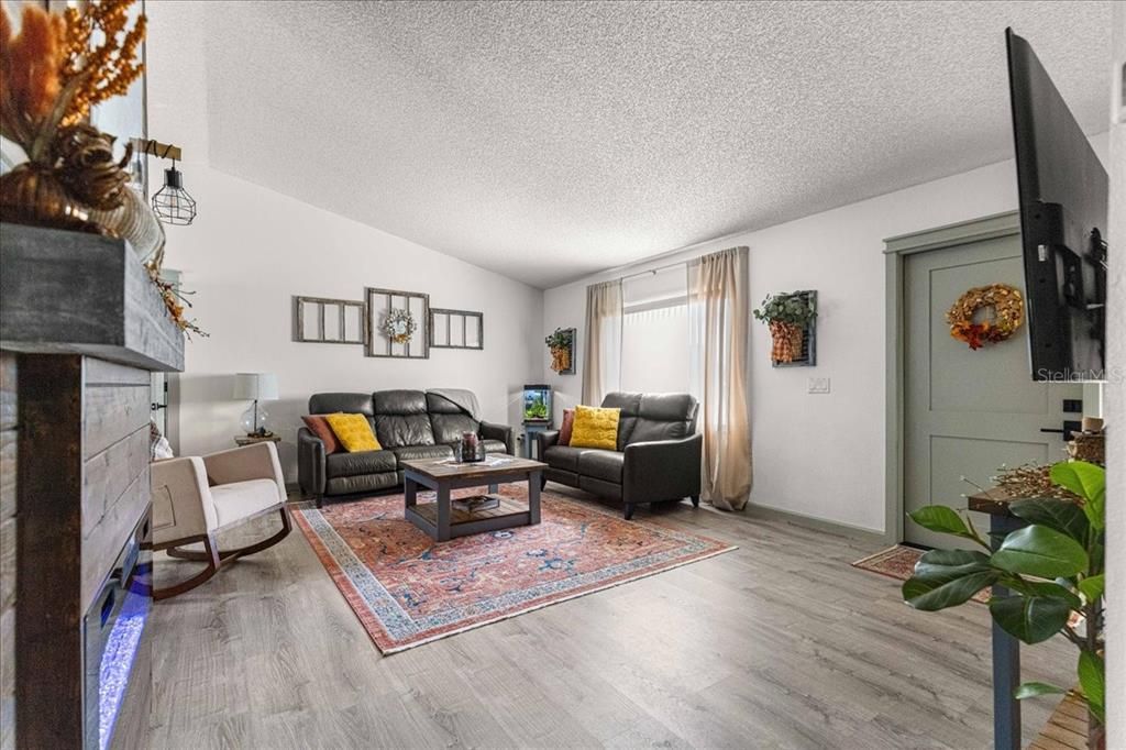 For Sale: $285,000 (3 beds, 2 baths, 1471 Square Feet)