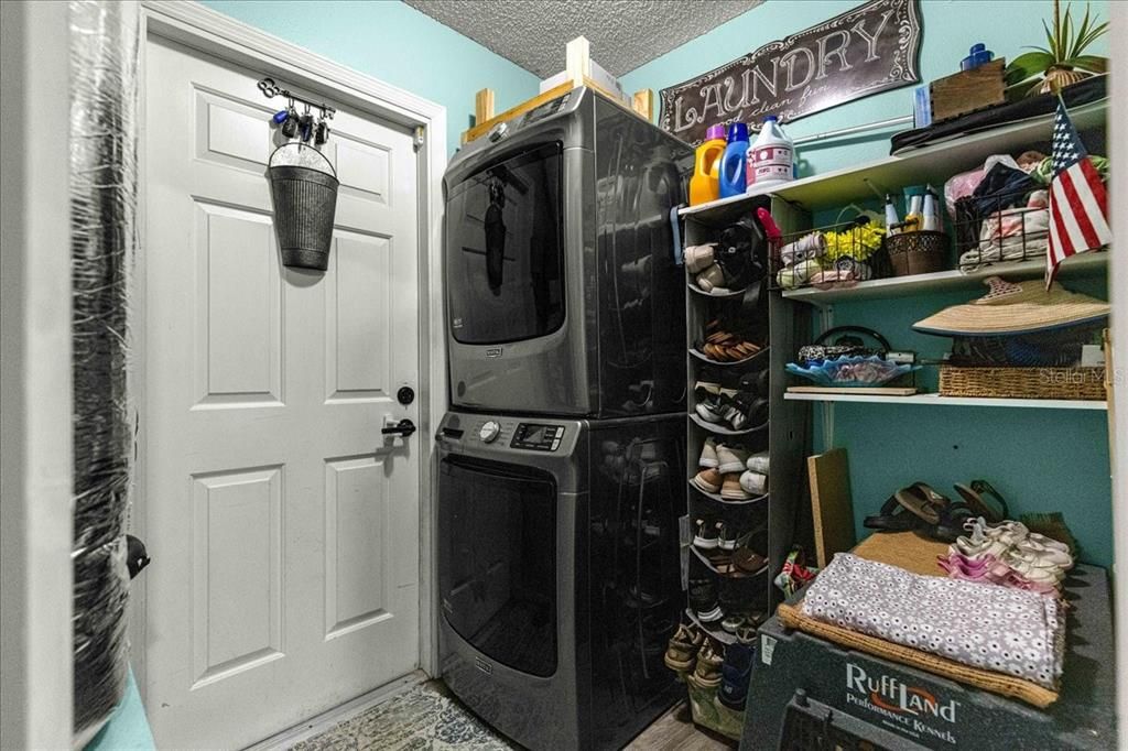 For Sale: $285,000 (3 beds, 2 baths, 1471 Square Feet)