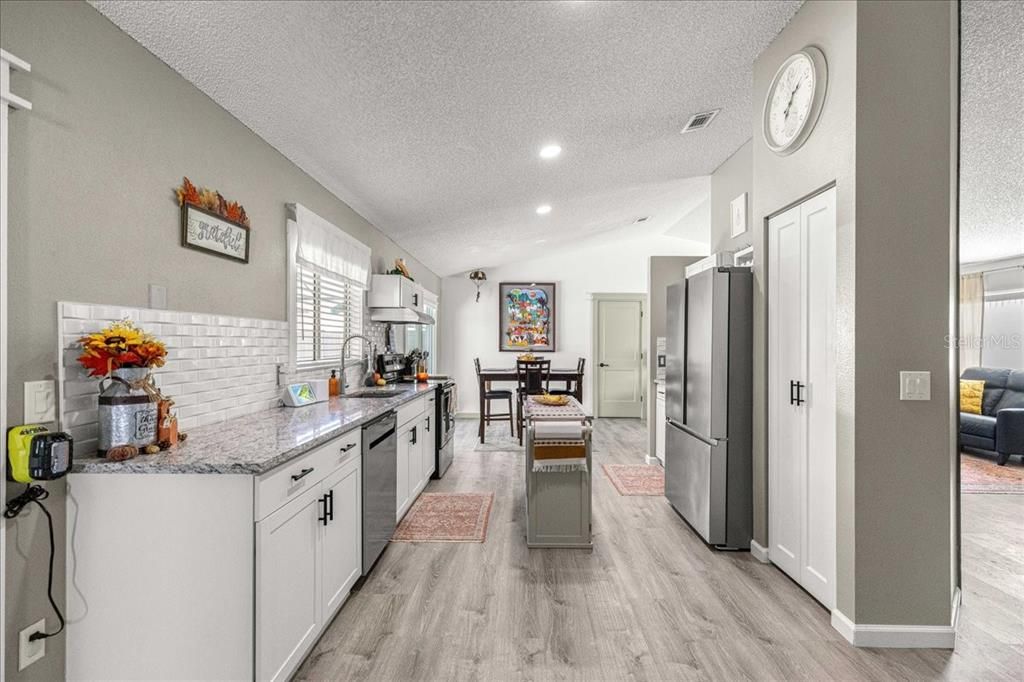 For Sale: $285,000 (3 beds, 2 baths, 1471 Square Feet)
