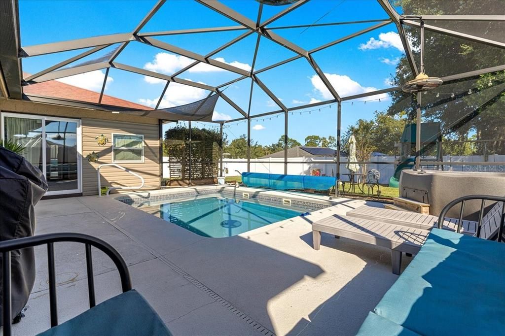 For Sale: $285,000 (3 beds, 2 baths, 1471 Square Feet)