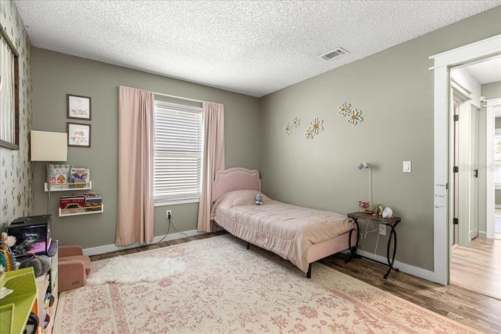 For Sale: $285,000 (3 beds, 2 baths, 1471 Square Feet)