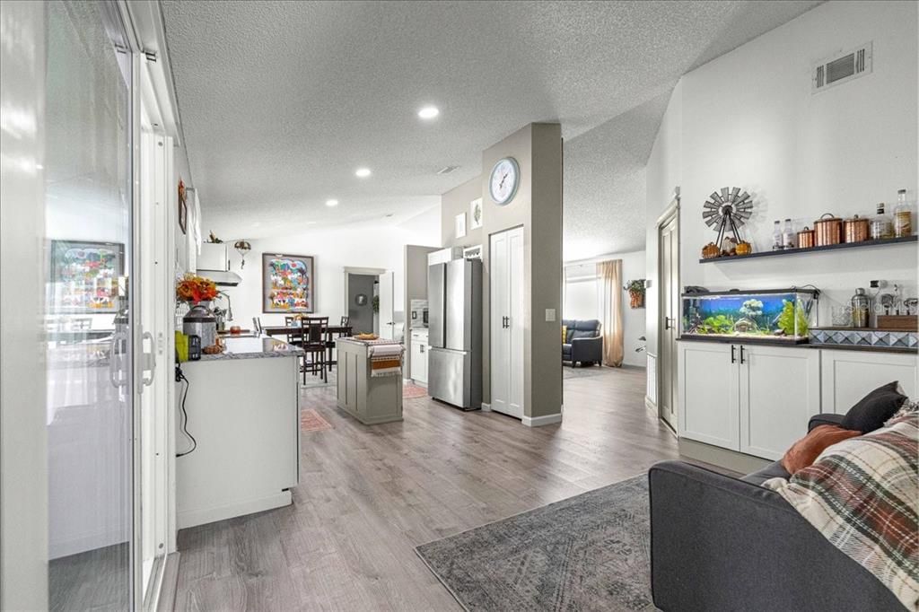 For Sale: $285,000 (3 beds, 2 baths, 1471 Square Feet)
