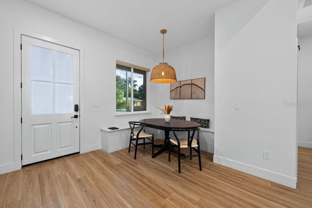 En Venta: $545,000 (3 camas, 2 baños, 1570 Pies cuadrados)