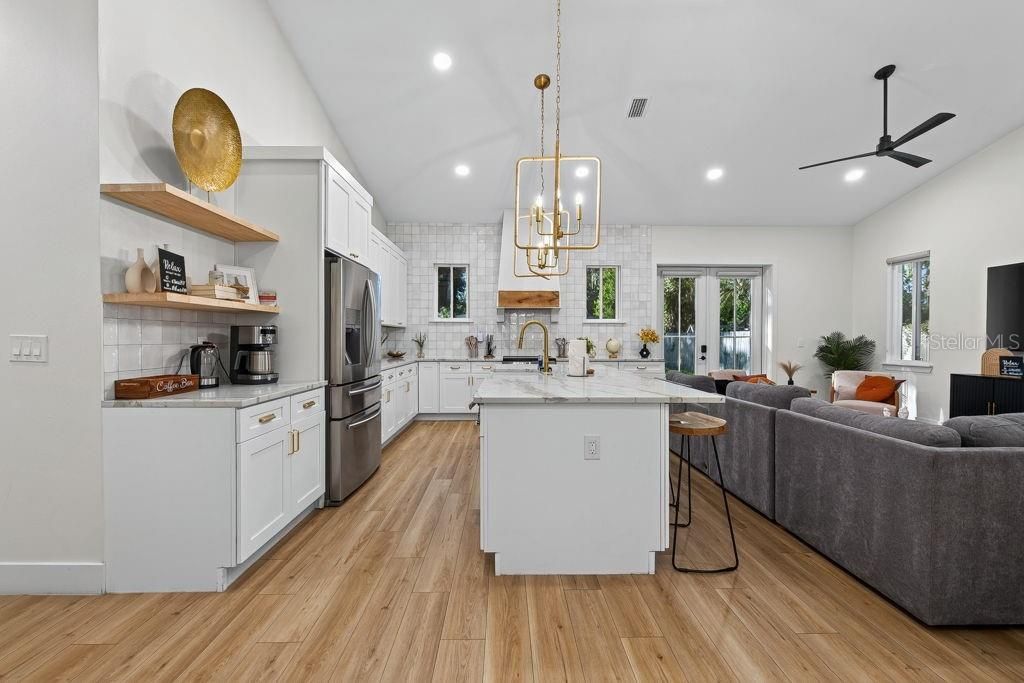 En Venta: $545,000 (3 camas, 2 baños, 1570 Pies cuadrados)