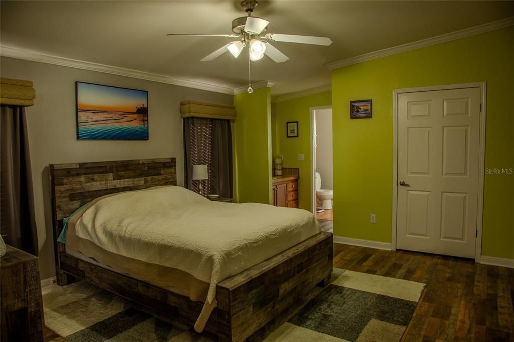 For Sale: $81,900 (2 beds, 2 baths, 1456 Square Feet)