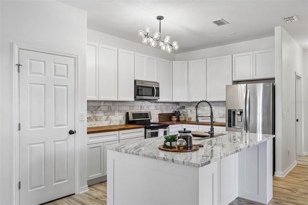 For Sale: $479,000 (4 beds, 2 baths, 2862 Square Feet)