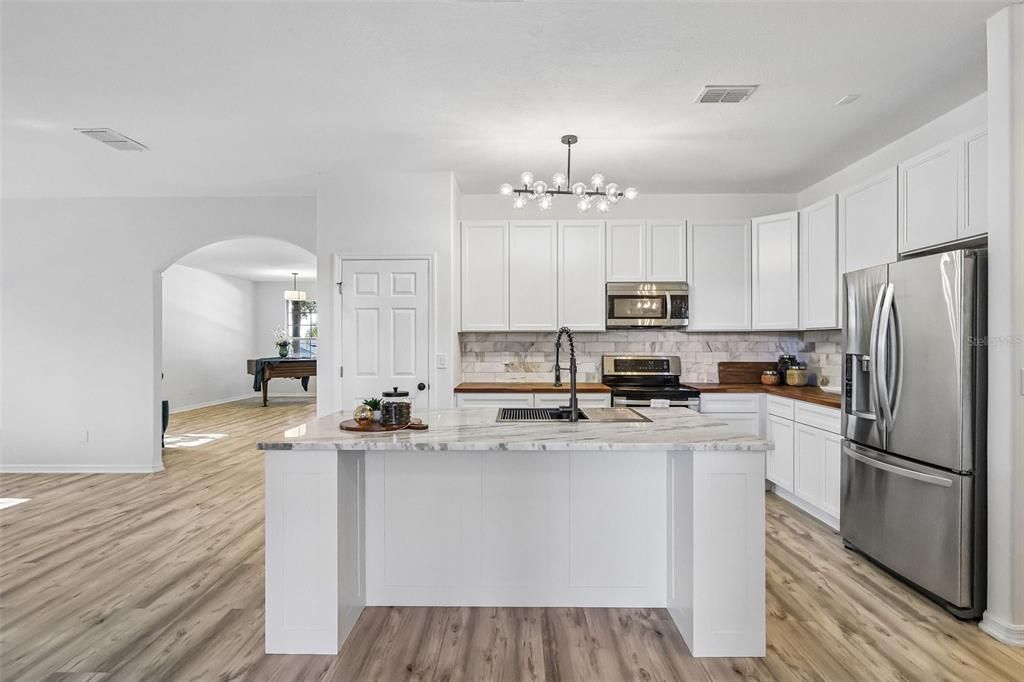 For Sale: $479,000 (4 beds, 2 baths, 2862 Square Feet)