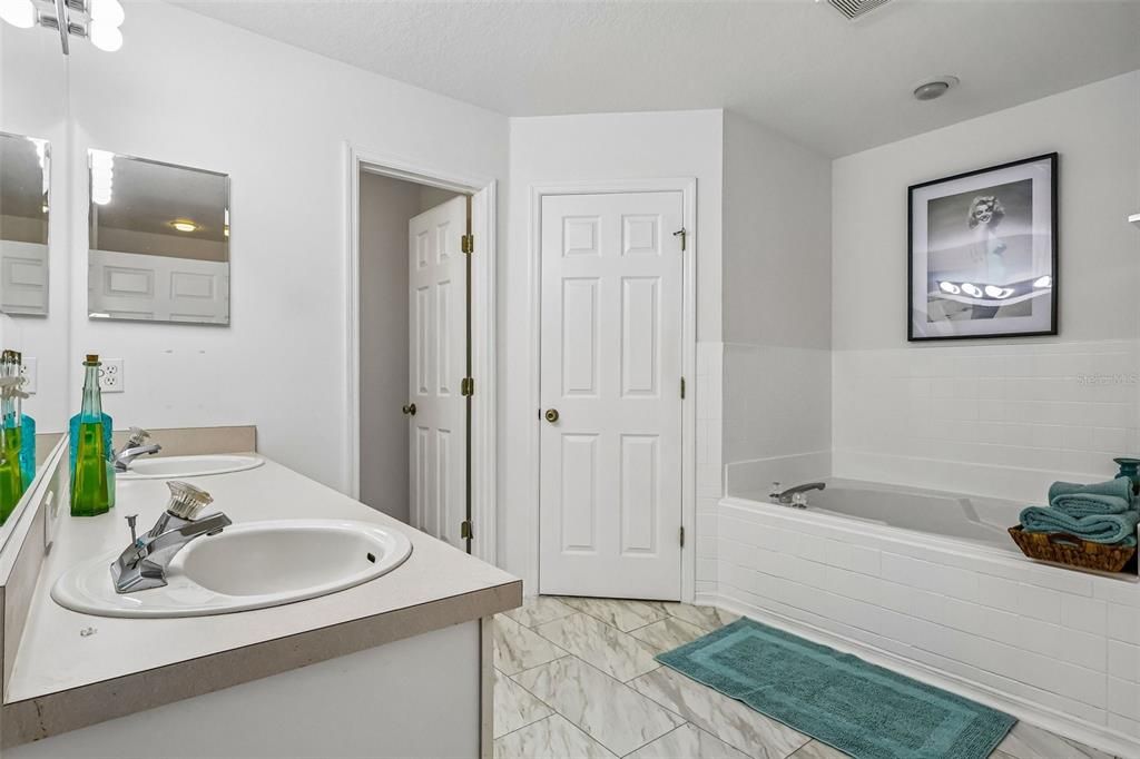For Sale: $479,000 (4 beds, 2 baths, 2862 Square Feet)