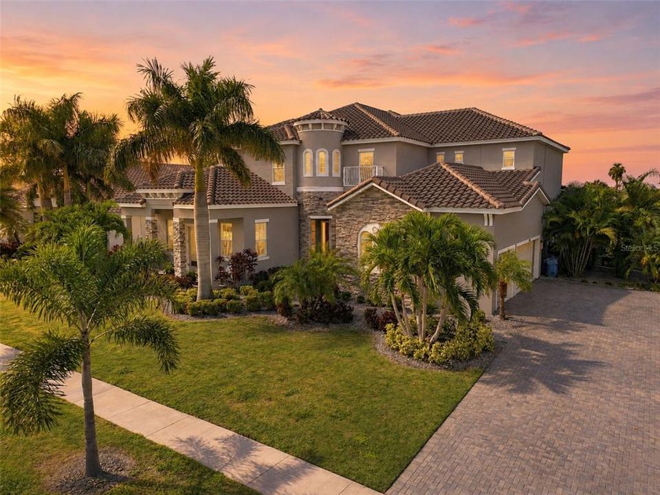 待售: $1,449,900 (6 贝兹, 6 浴室, 5861 平方英尺)