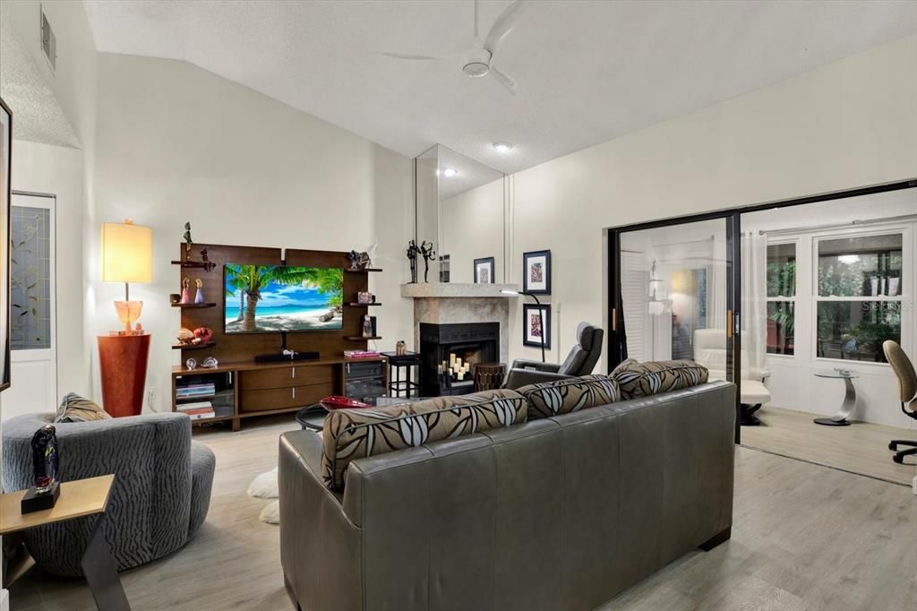 For Sale: $247,000 (1 beds, 1 baths, 1030 Square Feet)