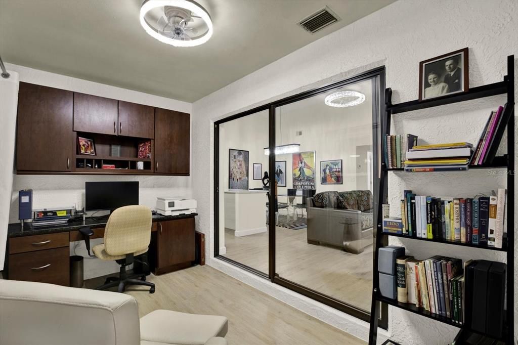 For Sale: $247,000 (1 beds, 1 baths, 1030 Square Feet)