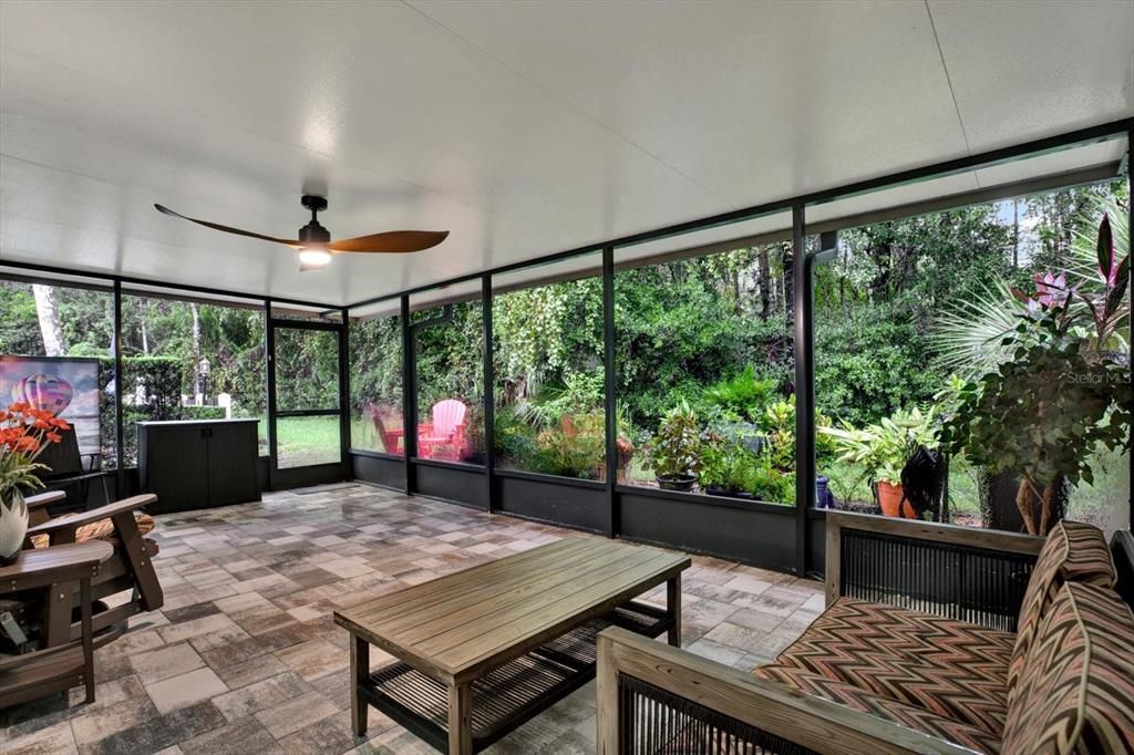 For Sale: $247,000 (1 beds, 1 baths, 1030 Square Feet)