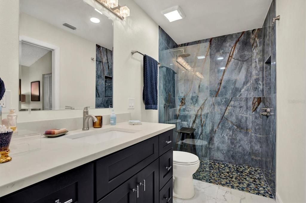 For Sale: $247,000 (1 beds, 1 baths, 1030 Square Feet)