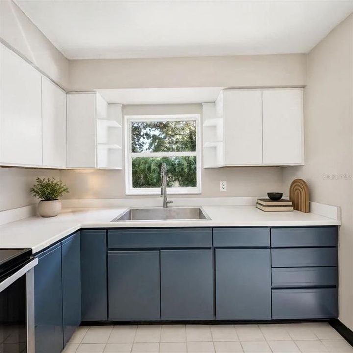 На продажу: $340,000 (3 спален, 1 ванн, 988 Квадратных фут)