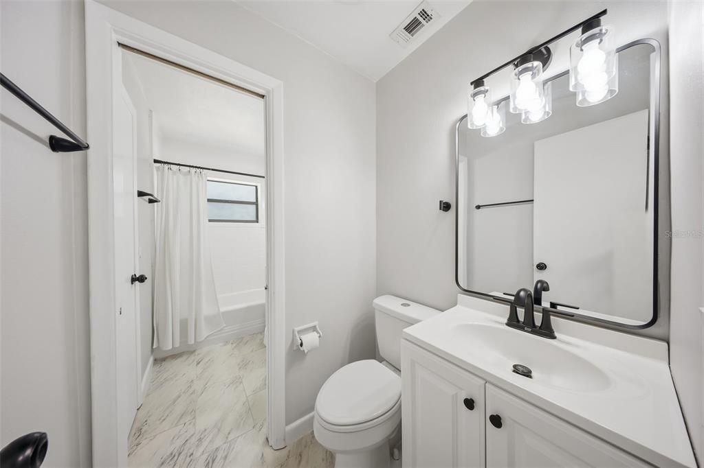 На продажу: $340,000 (3 спален, 1 ванн, 988 Квадратных фут)
