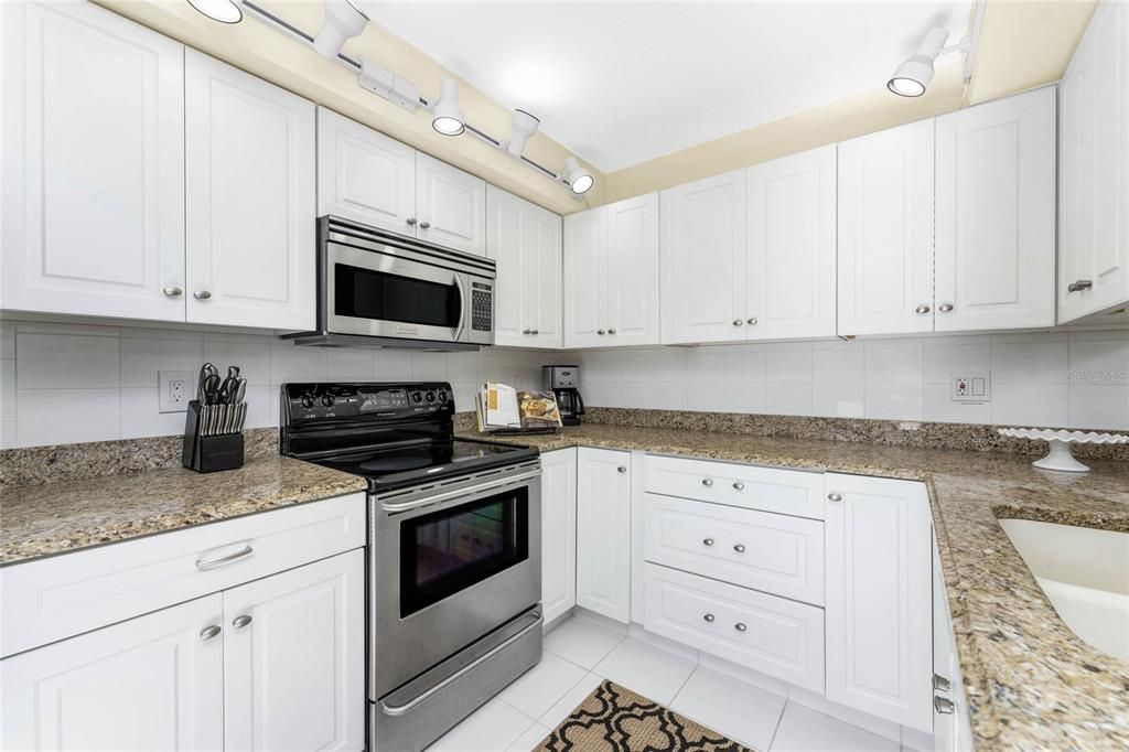 For Sale: $235,000 (2 beds, 2 baths, 1418 Square Feet)