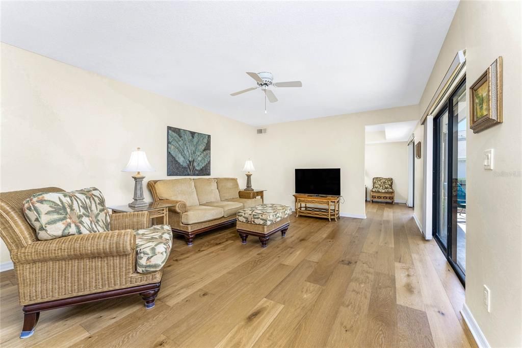 For Sale: $235,000 (2 beds, 2 baths, 1418 Square Feet)