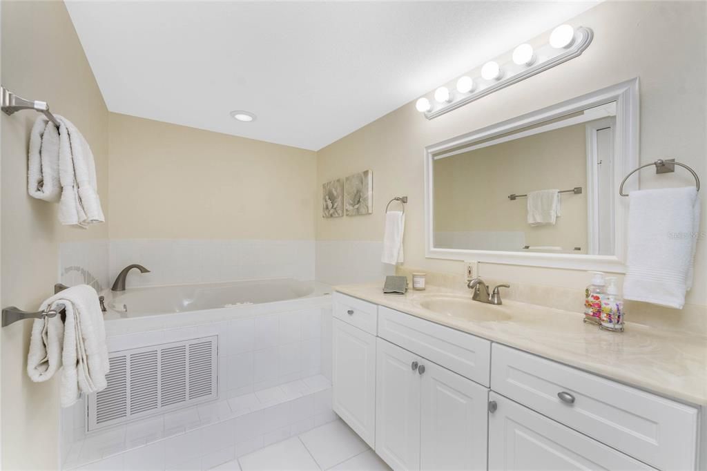 For Sale: $235,000 (2 beds, 2 baths, 1418 Square Feet)