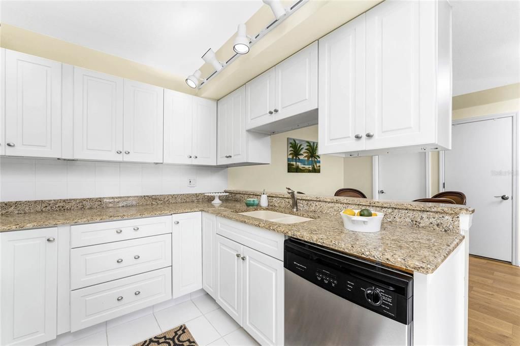 For Sale: $235,000 (2 beds, 2 baths, 1418 Square Feet)