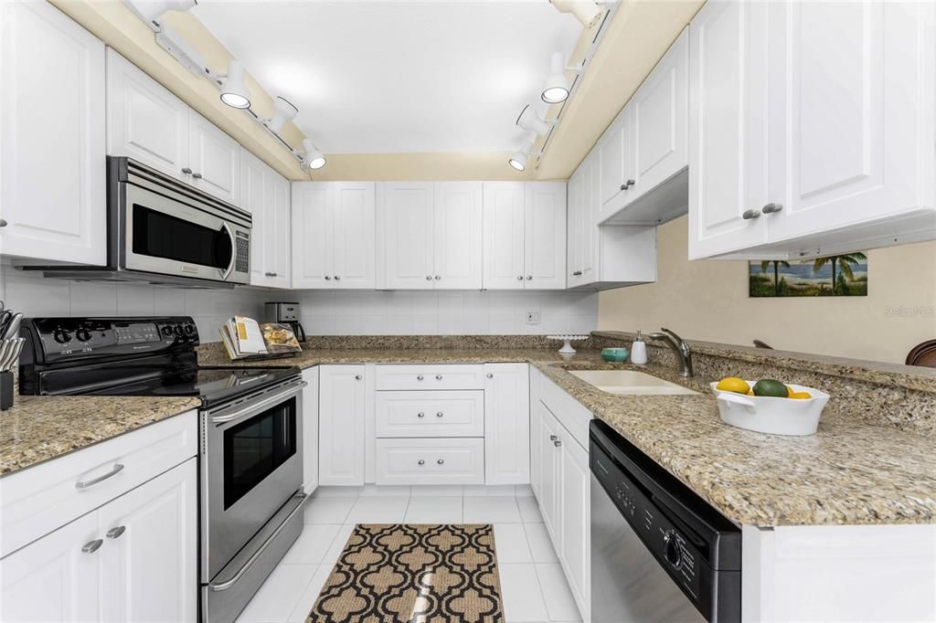 For Sale: $235,000 (2 beds, 2 baths, 1418 Square Feet)