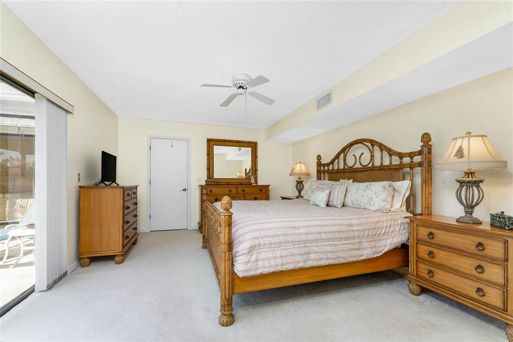For Sale: $235,000 (2 beds, 2 baths, 1418 Square Feet)