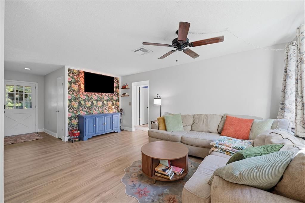 En Venta: $225,000 (2 camas, 2 baños, 1126 Pies cuadrados)