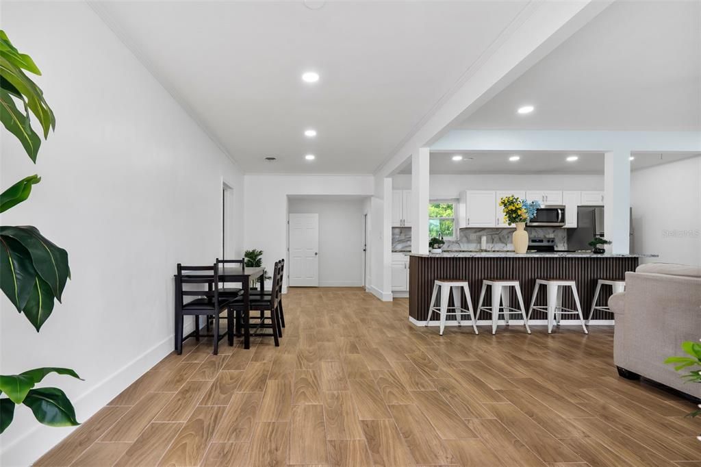 Activo con contrato: $359,900 (3 camas, 2 baños, 1220 Pies cuadrados)