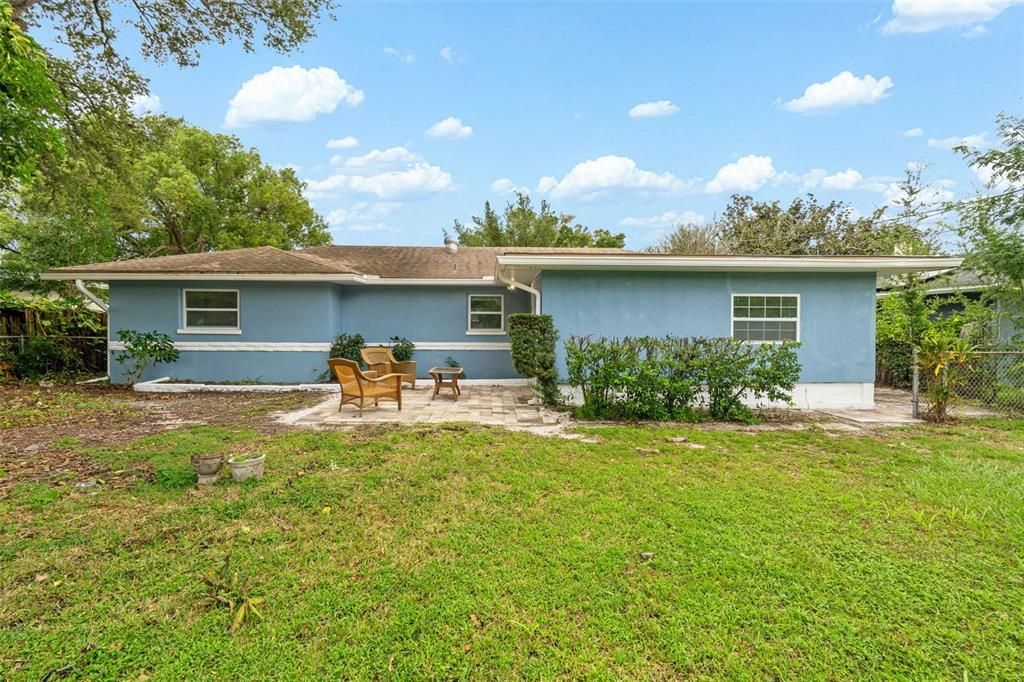 Activo con contrato: $359,900 (3 camas, 2 baños, 1220 Pies cuadrados)