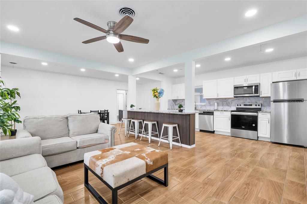 Activo con contrato: $359,900 (3 camas, 2 baños, 1220 Pies cuadrados)