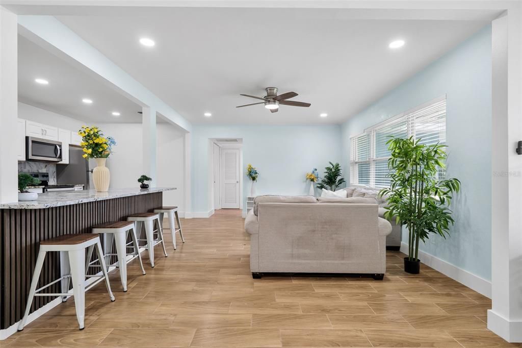 Activo con contrato: $359,900 (3 camas, 2 baños, 1220 Pies cuadrados)