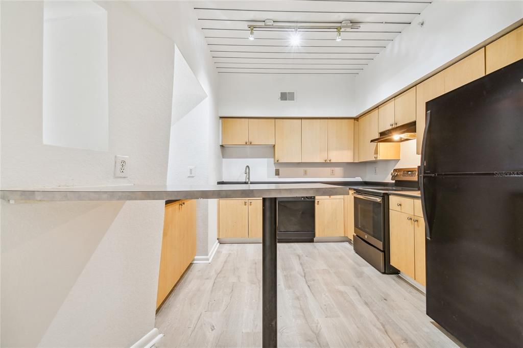 Active With Contract: $2,695 (2 beds, 2 baths, 1206 Square Feet)