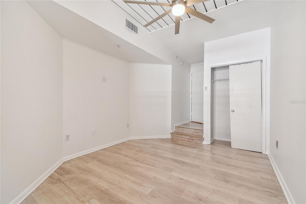 Active With Contract: $2,695 (2 beds, 2 baths, 1206 Square Feet)
