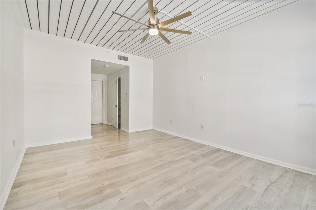 Active With Contract: $2,695 (2 beds, 2 baths, 1206 Square Feet)