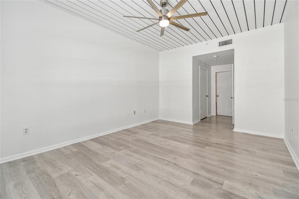 Active With Contract: $2,695 (2 beds, 2 baths, 1206 Square Feet)
