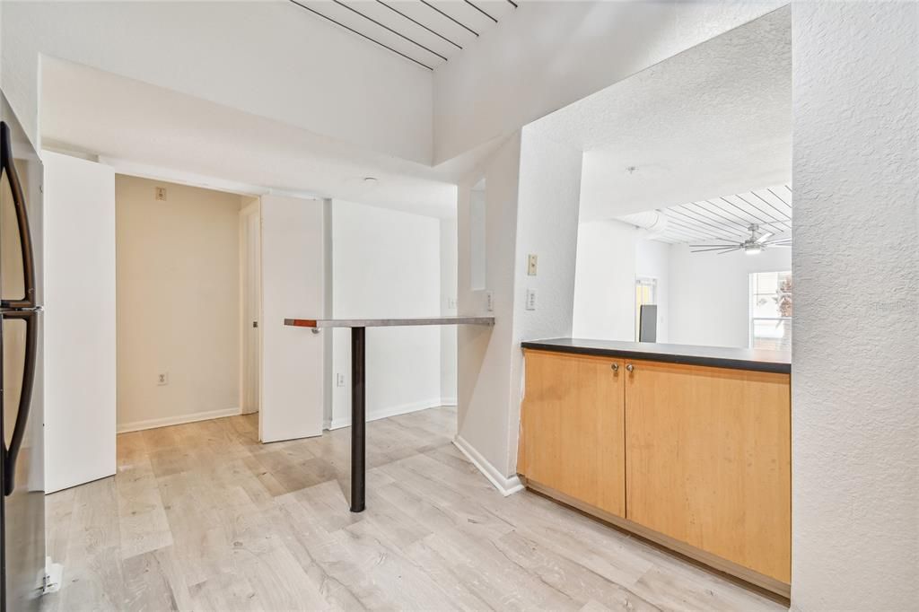 Active With Contract: $2,695 (2 beds, 2 baths, 1206 Square Feet)