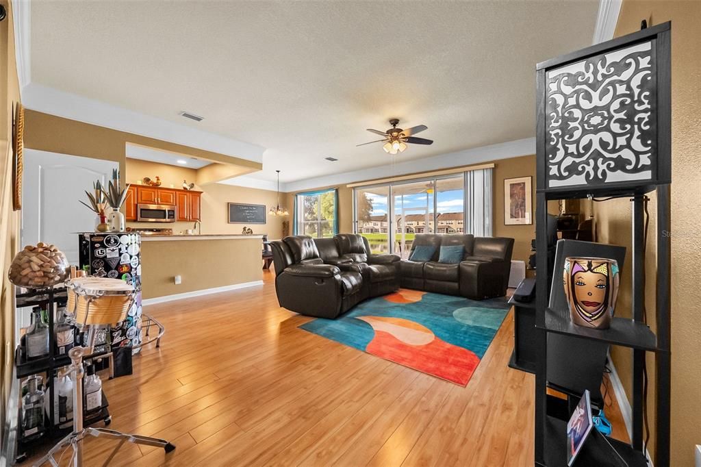 For Sale: $290,000 (3 beds, 2 baths, 1666 Square Feet)