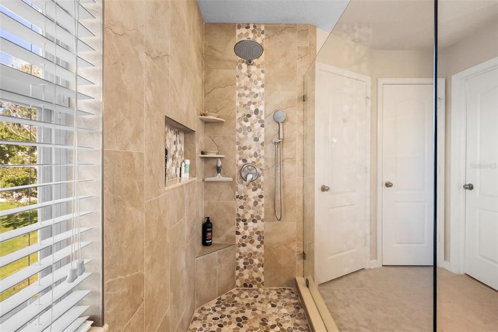For Sale: $290,000 (3 beds, 2 baths, 1666 Square Feet)