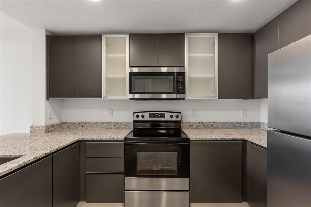 For Sale: $242,000 (1 beds, 1 baths, 750 Square Feet)