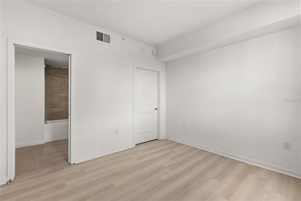 For Sale: $242,000 (1 beds, 1 baths, 750 Square Feet)