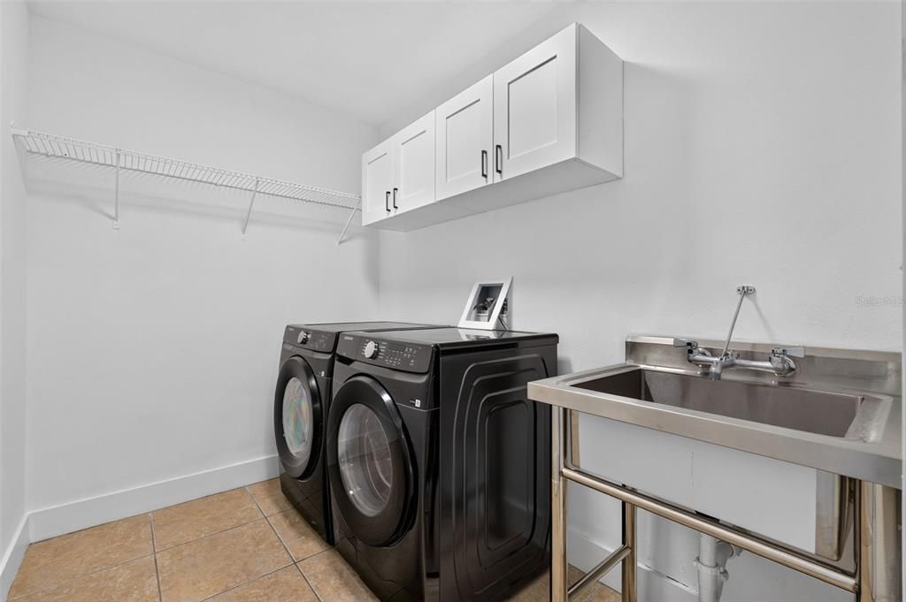For Sale: $475,000 (5 beds, 3 baths, 3300 Square Feet)