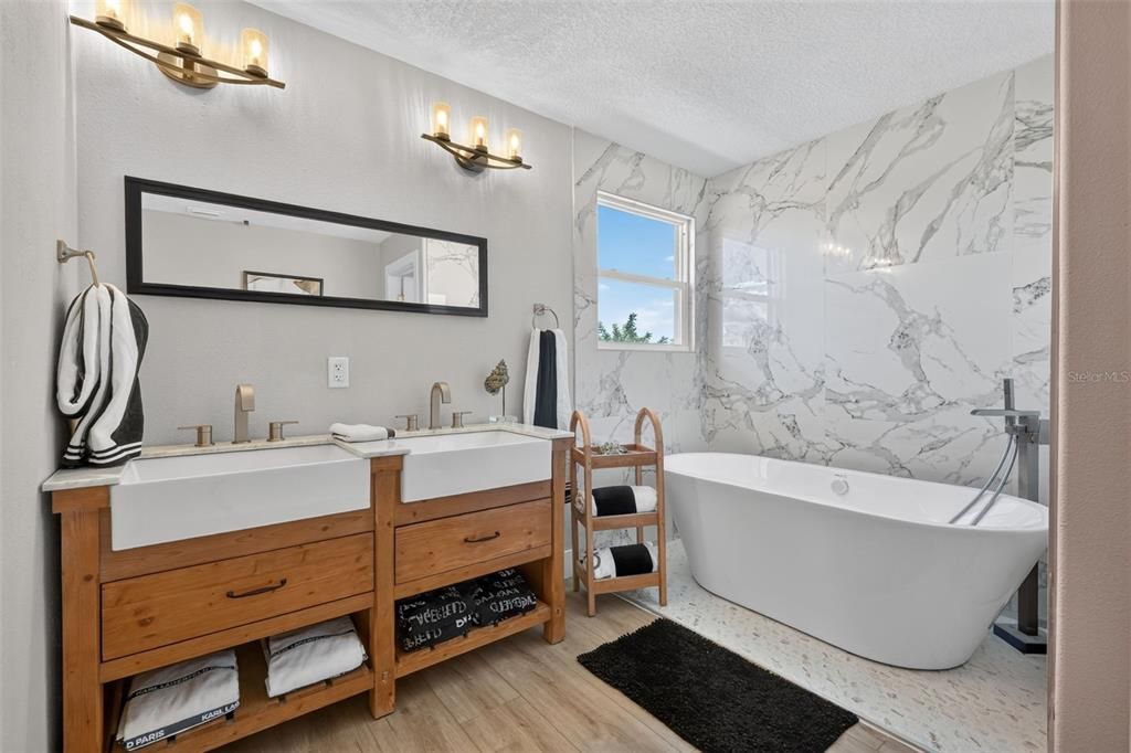 For Sale: $475,000 (5 beds, 3 baths, 3300 Square Feet)