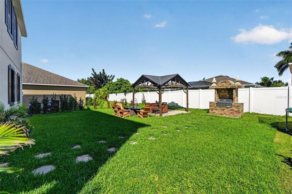 For Sale: $475,000 (5 beds, 3 baths, 3300 Square Feet)