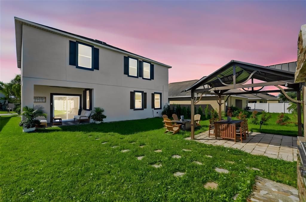 For Sale: $475,000 (5 beds, 3 baths, 3300 Square Feet)
