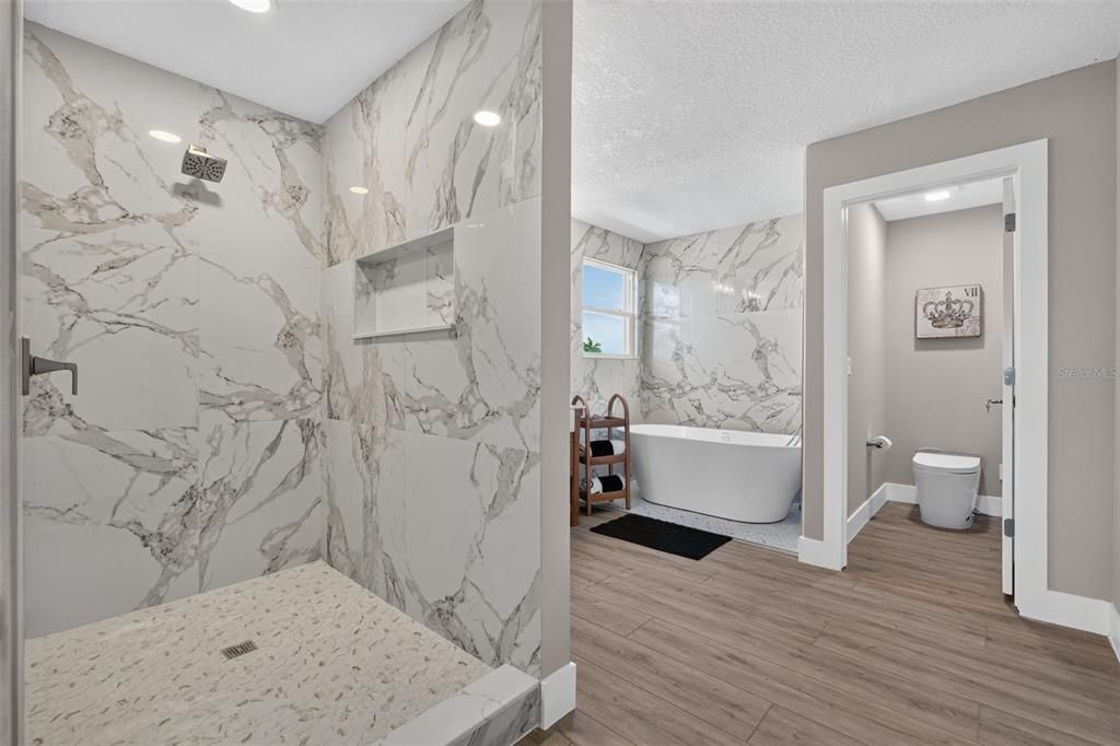 For Sale: $475,000 (5 beds, 3 baths, 3300 Square Feet)