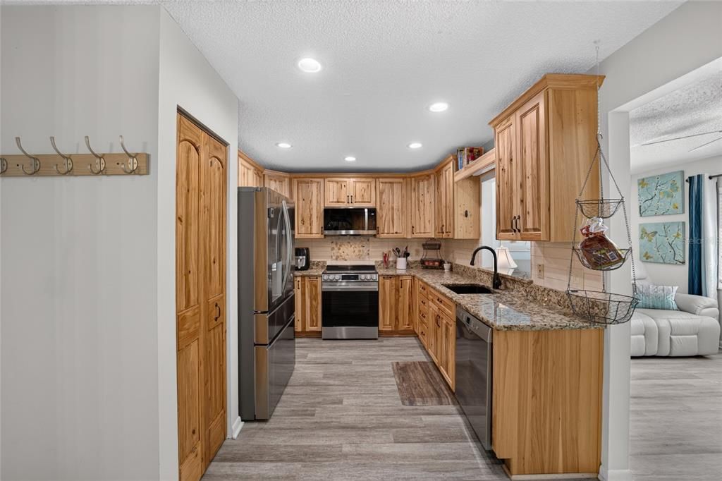 For Sale: $189,900 (2 beds, 2 baths, 1258 Square Feet)
