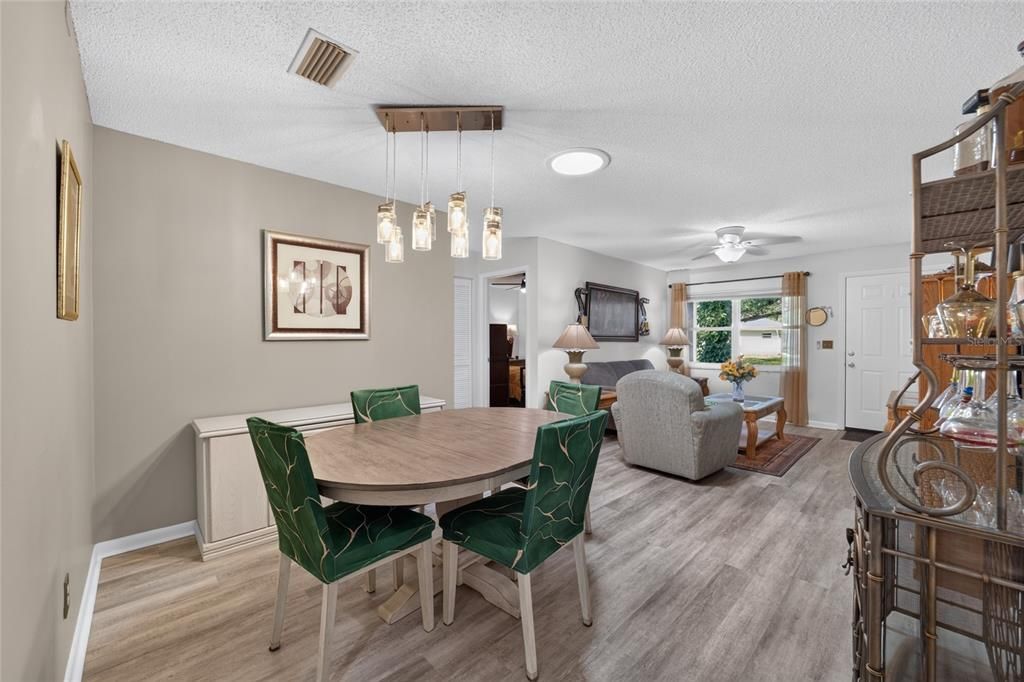 For Sale: $189,900 (2 beds, 2 baths, 1258 Square Feet)