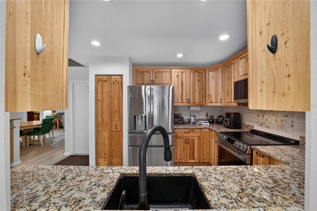 For Sale: $189,900 (2 beds, 2 baths, 1258 Square Feet)