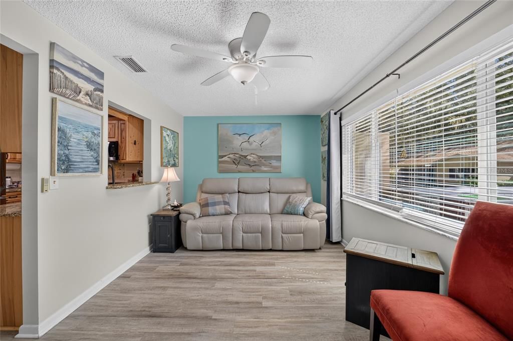 For Sale: $189,900 (2 beds, 2 baths, 1258 Square Feet)