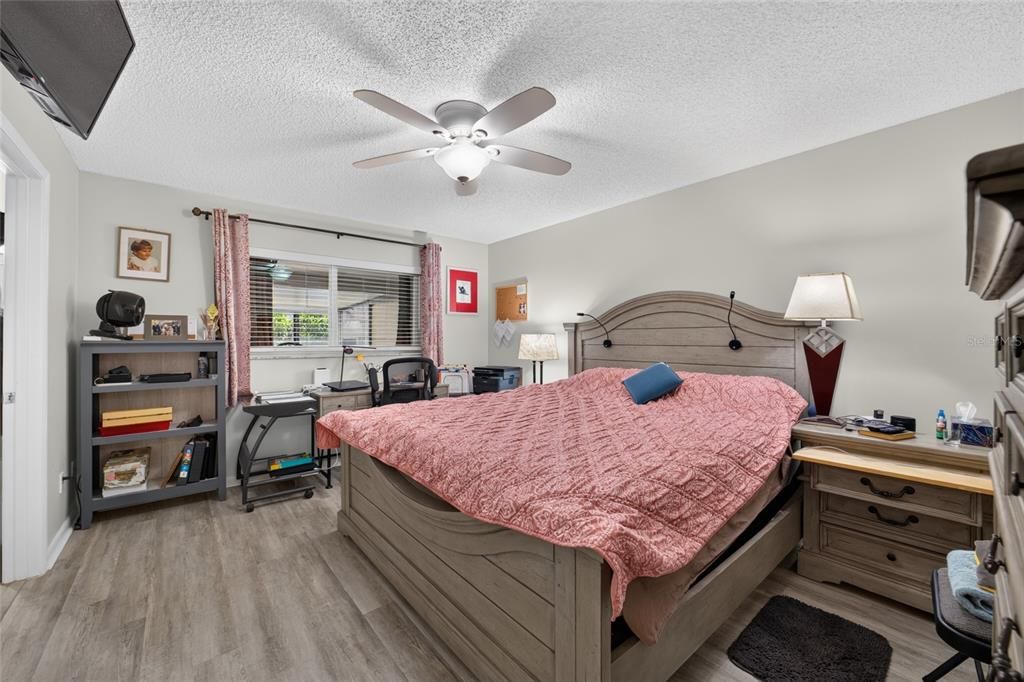 For Sale: $189,900 (2 beds, 2 baths, 1258 Square Feet)