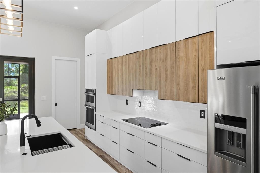 На продажу: $599,900 (3 спален, 2 ванн, 2250 Квадратных фут)